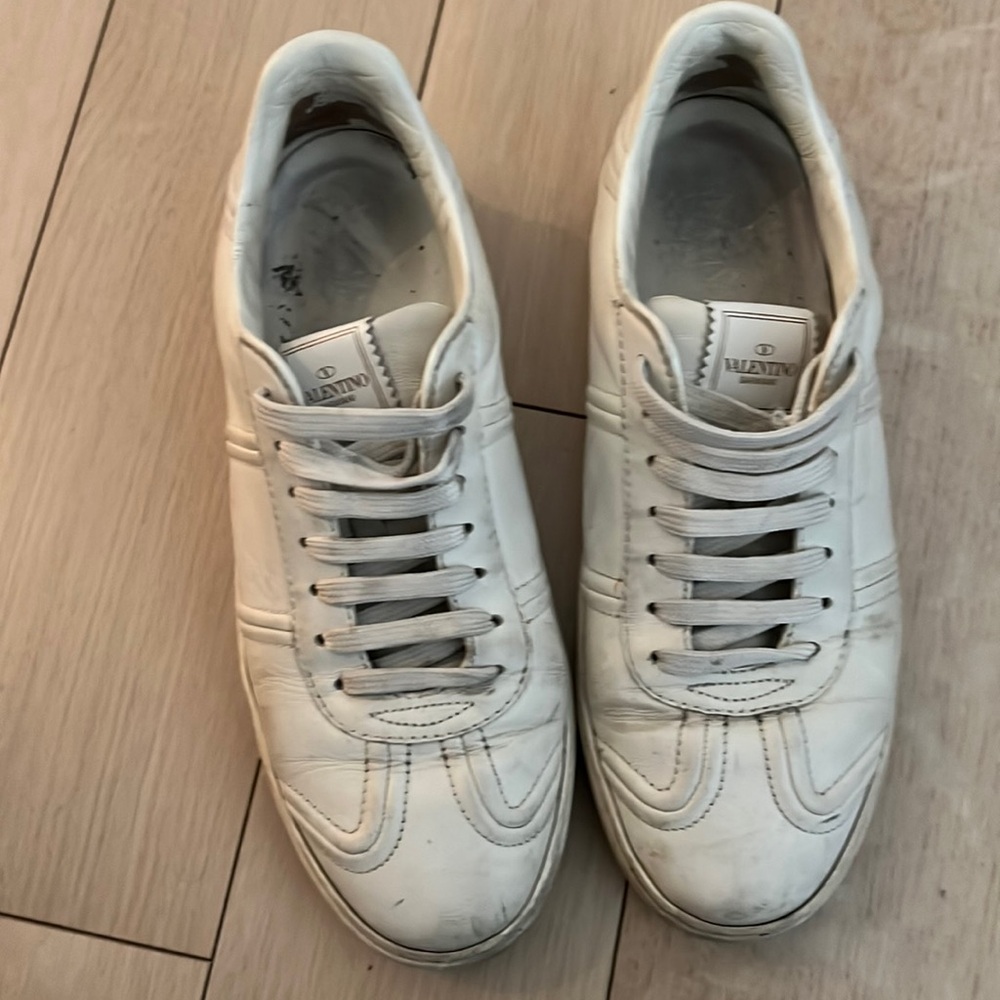 Valentino mens sneaker size 41.5 fits like women’s size 11